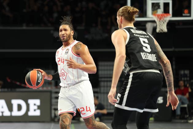 Ish Wainright (Hapoel IBI Tel Aviv, 24) mit Ball, mit Dylan Osetkowski (Partizan Mozzart Bet Belgrad, 05), GER, Partizan Mozzart Bet Belgrad vs. Hapoel IBI Tel Aviv, Basketball, Euroleague, 24. Spieltag, Saison 2025 2026, 23.01.2026, 13.11.2025, GER, Partizan Mozzart Bet Belgrad vs. Hapoel IBI Tel Aviv, Basketball, Euroleague, 24. Spieltag, Saison 2025 2026, 23.01.2026 Muenchen Copyright: xEibner-Pressefoto JennixMaulx EP_JML