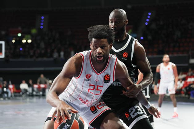 Dan Oturu (Hapoel IBI Tel Aviv, 25) mit Tonye Jekiri (Partizan Mozzart Bet Belgrad, 23), GER, Partizan Mozzart Bet Belgrad vs. Hapoel IBI Tel Aviv, Basketball, Euroleague, 24. Spieltag, Saison 2025 2026, 23.01.2026, 13.11.2025, GER, Partizan Mozzart Bet Belgrad vs. Hapoel IBI Tel Aviv, Basketball, Euroleague, 24. Spieltag, Saison 2025 2026, 23.01.2026 Muenchen Copyright: xEibner-Pressefoto JennixMaulx EP_JML