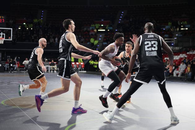 Antonio Blakeney (Hapoel IBI Tel Aviv, 02) mit Tonye Jekiri (Partizan Mozzart Bet Belgrad, 23) und Aleksej Pokusevski (Partizan Mozzart Bet Belgrad, 11), GER, Partizan Mozzart Bet Belgrad vs. Hapoel IBI Tel Aviv, Basketball, Euroleague, 24. Spieltag, Saison 2025 2026, 23.01.2026, 13.11.2025, GER, Partizan Mozzart Bet Belgrad vs. Hapoel IBI Tel Aviv, Basketball, Euroleague, 24. Spieltag, Saison 2025 2026, 23.01.2026 Muenchen Copyright: xEibner-Pressefoto JennixMaulx EP_JML