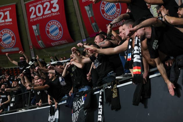 Die Fans von Partizan Belgrad jubeln, GER, Partizan Mozzart Bet Belgrad vs. Hapoel IBI Tel Aviv, Basketball, Euroleague, 24. Spieltag, Saison 2025 2026, 23.01.2026, 13.11.2025, GER, Partizan Mozzart Bet Belgrad vs. Hapoel IBI Tel Aviv, Basketball, Euroleague, 24. Spieltag, Saison 2025 2026, 23.01.2026 Muenchen Copyright: xEibner-Pressefoto JennixMaulx EP_JML