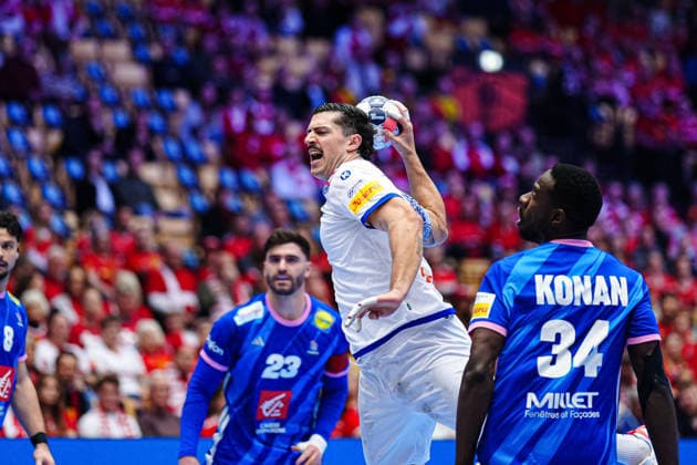 Wurf Tor Salvador Salvador (Portugal, 13) DEN, Frankreich vs. Portugal, Handball, EHF Europameisterschaft 2026, Hauptrunde, Spieltag 2, 24.01.2026 DEN, Frankreich vs. Portugal, Handball, EHF Europameisterschaft 2026, Hauptrunde, Spieltag 2, 24.01.2026 Herning Copyright: xEibner-Pressefoto MarcelxvonxFehrnx EP_MFN