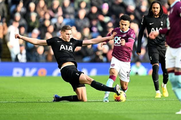 Marcus Edwards of Burnley is tackled by Micky van de Ven of Tottenham Hotspur Burnley v Tottenham Hotspur, Premier League, Football, Turf Moor, Burnley, UK - 24 Jan 2026Burnley Turf Moor United Kingdom EDITORIAL USE ONLY No use with unauthorised audio, video, data, fixture lists, club league logos or live services. Online in-match use limited to 120 images, no video emulation. No use in betting, games or single club league player publications. Copyright: xAnnaxGowthorpe Shutterstockx 16425941w