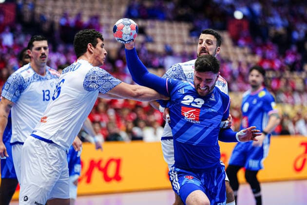 Ricardo Brandao (Portugal, 86), Ludovic Fabregas (Frankreich, 23), Miguel Neves (Portugal, 20) DEN, Frankreich vs. Portugal, Handball, EHF Europameisterschaft 2026, Hauptrunde, Spieltag 2, 24.01.2026 DEN, Frankreich vs. Portugal, Handball, EHF Europameisterschaft 2026, Hauptrunde, Spieltag 2, 24.01.2026 Herning Copyright: xEibner-Pressefoto MarcelxvonxFehrnx EP_MFN