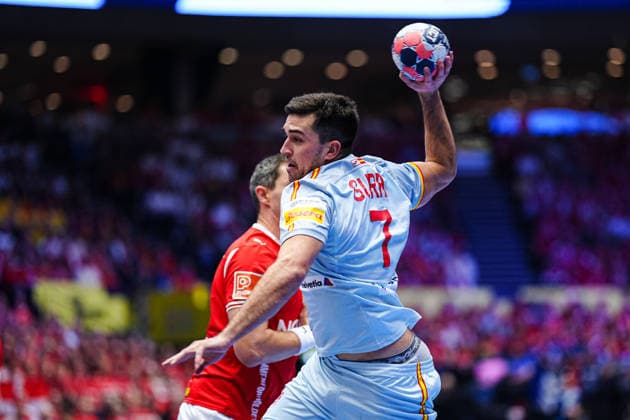 Wurf Tor Jan Gurri (Spanien, 07) DEN, Spanien vs. Daenemark, Handball, EHF Europameisterschaft 2026, Hauptrunde, Spieltag 2, 24.01.2026 DEN, Spanien vs. Daenemark, Handball, EHF Europameisterschaft 2026, Hauptrunde, Spieltag 2, 24.01.2026 Herning Copyright: xEibner-Pressefoto MarcelxvonxFehrnx EP_MFN