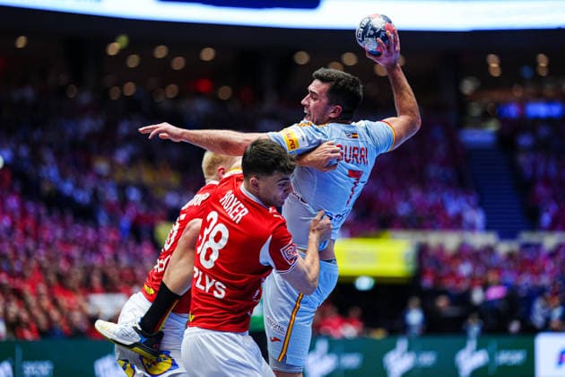 Magnus Saugstrup (Daenemark, 15), Jan Gurri (Spanien, 07), Mads Hoxer (Daenemark, 38) DEN, Spanien vs. Daenemark, Handball, EHF Europameisterschaft 2026, Hauptrunde, Spieltag 2, 24.01.2026 DEN, Spanien vs. Daenemark, Handball, EHF Europameisterschaft 2026, Hauptrunde, Spieltag 2, 24.01.2026 Herning Copyright: xEibner-Pressefoto MarcelxvonxFehrnx EP_MFN