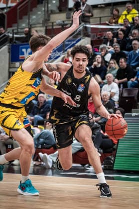 Joshua Obiesie (Basketball Loewen Braunschweig, 08) vs. Julis Baumer (MHP RIESEN Ludwigsburg, 37) GER, MHP Riesen Ludwigsburg - Basketball Loewen Braunschweig, easycredit BBL, Basketball, Bundesliga, 17. Spieltag, Spielzeit 2025 2026, 24.01.2026 GER, MHP Riesen Ludwigsburg - Basketball Loewen Braunschweig, easycredit BBL, Basketball, Bundesliga, 17. Spieltag, Spielzeit 2025 2026, 24.01.2026 Ludwigsburg Copyright: xSandyxDinkelackerx EP_SDR