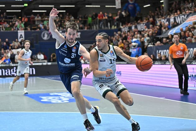 Spencer Reaves (MBC, 31), Jordan Roland (Trier, 15), Syntainics MBC vs. Vet-Concept Gladiators Trier, Basketball, 1. Bundesliga, Maenner, 17. Spieltag Hauptrunde, Saison 2025 26, 24.01.2026. Weißenfels Stadthalle Sachsen-Anhalt Deutschland