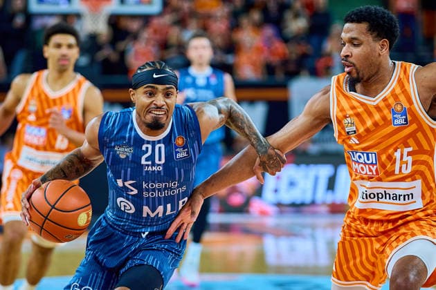 Zweikampf, Duell zwischen Michael Weathers (MLP Academics Heidelberg, 20) und Justin Simon (ratiopharm ulm, 15) GER, ratiopharm ulm vs. MLP Academics Heidelberg, Basketball, 17. Spieltag, EasyCredit Bundesliga, Spielzeit 2025 2026, 24.01.2026 GER, ratiopharm ulm vs. MLP Academics Heidelberg, Basketball, 17. Spieltag, EasyCredit Bundesliga, Spielzeit 2025 2026, 24.01.2026 Neu-Ulm Copyright: xEibner-Pressefoto GeraldxOelze-dexStoppanyx EP_ODS