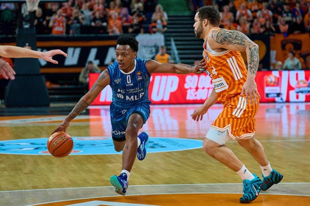 DJ Horne (MLP Academics Heidelberg, 00), Christopher Ledlum (ratiopharm ulm, 04) GER, ratiopharm ulm vs. MLP Academics Heidelberg, Basketball, 17. Spieltag, EasyCredit Bundesliga, Spielzeit 2025 2026, 24.01.2026 GER, ratiopharm ulm vs. MLP Academics Heidelberg, Basketball, 17. Spieltag, EasyCredit Bundesliga, Spielzeit 2025 2026, 24.01.2026 Neu-Ulm Copyright: xEibner-Pressefoto GeraldxOelze-dexStoppanyx EP_ODS