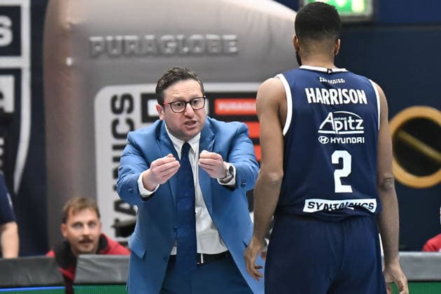 Marco Ramondino (MBC, Head-Coach), Andrew Harrison (MBC, 2), Syntainics MBC vs. Vet-Concept Gladiators Trier, Basketball, 1. Bundesliga, Maenner, 17. Spieltag Hauptrunde, Saison 2025 26, 24.01.2026. Weißenfels Stadthalle Sachsen-Anhalt Deutschland