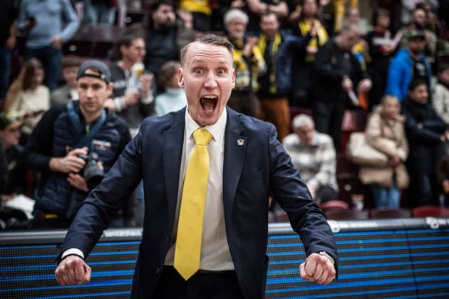 Mikko Riipinen (MHP RIESEN Ludwigsburg, Head-Coach) - Jubel, Freude, Siegerpose GER, MHP Riesen Ludwigsburg - Basketball Loewen Braunschweig, easycredit BBL, Basketball, Bundesliga, 17. Spieltag, Spielzeit 2025 2026, 24.01.2026 GER, MHP Riesen Ludwigsburg - Basketball Loewen Braunschweig, easycredit BBL, Basketball, Bundesliga, 17. Spieltag, Spielzeit 2025 2026, 24.01.2026 Ludwigsburg Copyright: xSandyxDinkelackerx EP_SDR