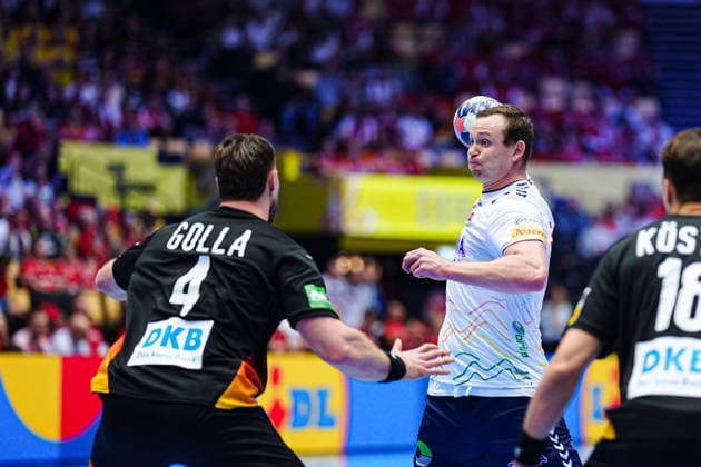 Johannes Golla (Deutschland, 04), Wurf Tor Sander Sagosen (Norwegen, 05) DEN, Deutschland vs. Norwegen, Handball, EHF Europameisterschaft 2026, Hauptrunde, Spieltag 2, 24.01.2026 DEN, Deutschland vs. Norwegen, Handball, EHF Europameisterschaft 2026, Hauptrunde, Spieltag 2, 24.01.2026 Herning Copyright: xEibner-Pressefoto MarcelxvonxFehrnx EP_MFN