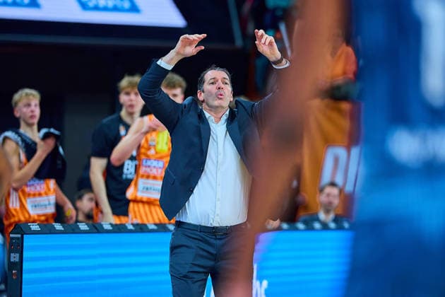 Ty Harrelson (ratiopharm ulm, Head Coach) gestikuliert GER, ratiopharm ulm vs. MLP Academics Heidelberg, Basketball, 17. Spieltag, EasyCredit Bundesliga, Spielzeit 2025 2026, 24.01.2026 GER, ratiopharm ulm vs. MLP Academics Heidelberg, Basketball, 17. Spieltag, EasyCredit Bundesliga, Spielzeit 2025 2026, 24.01.2026 Neu-Ulm Copyright: xEibner-Pressefoto GeraldxOelze-dexStoppanyx EP_ODS