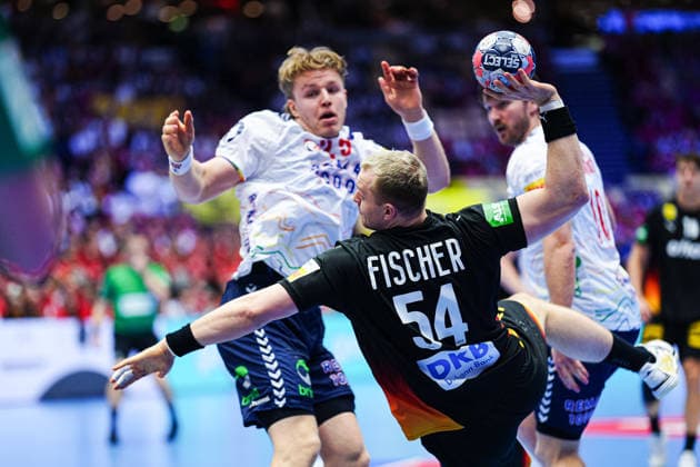 Wurf Tor Justus Fischer (Deutschland, 54) DEN, Deutschland vs. Norwegen, Handball, EHF Europameisterschaft 2026, Hauptrunde, Spieltag 2, 24.01.2026 DEN, Deutschland vs. Norwegen, Handball, EHF Europameisterschaft 2026, Hauptrunde, Spieltag 2, 24.01.2026 Herning Copyright: xEibner-Pressefoto MarcelxvonxFehrnx EP_MFN