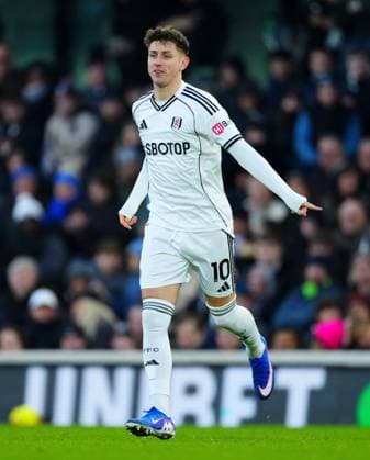 Tom Cairney of Fulham Fulham v Brighton and Hove Albion, Premier League, Football, Craven Cottage, London, UK - 24 Jan 2026London Craven Cottage United Kingdom EDITORIAL USE ONLY No use with unauthorised audio, video, data, fixture lists, club league logos or live services. Online in-match use limited to 120 images, no video emulation. No use in betting, games or single club league player publications. Copyright: xJavierxGarcia Shutterstockx 16425974iz