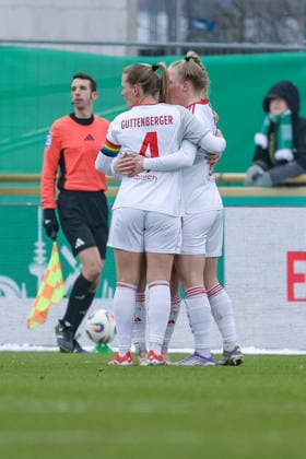 Spielerinnen vom 1. FC Nürnberg mit Torjubel, Jubel, jubeln, jubelt, optimistisch, Spielszene, Highlight, Freude über das Tor zum 0:1, DIE DFB-RICHTLINIEN UNTERSAGEN JEGLICHE NUTZUNG VON FOTOS ALS SEQUENZBILDER UND ODER VIDEOÄHNLICHE FOTOSTRECKEN. DFB REGULATIONS PROHIBIT ANY USE OF PHOTOGRAPHS AS IMAGE SEQUENCES AND OR QUASI-VIDEO., 25.01.2026, (), Fussball, Google Pixel Frauen-Bundesliga, SV Werder Bremen - 1. FC Nürnberg