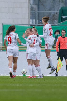 Spielerinnen vom 1. FC Nürnberg mit Torjubel, Jubel, jubeln, jubelt, optimistisch, Spielszene, Highlight, Freude über das Tor zum 0:1, DIE DFB-RICHTLINIEN UNTERSAGEN JEGLICHE NUTZUNG VON FOTOS ALS SEQUENZBILDER UND ODER VIDEOÄHNLICHE FOTOSTRECKEN. DFB REGULATIONS PROHIBIT ANY USE OF PHOTOGRAPHS AS IMAGE SEQUENCES AND OR QUASI-VIDEO., 25.01.2026, (), Fussball, Google Pixel Frauen-Bundesliga, SV Werder Bremen - 1. FC Nürnberg