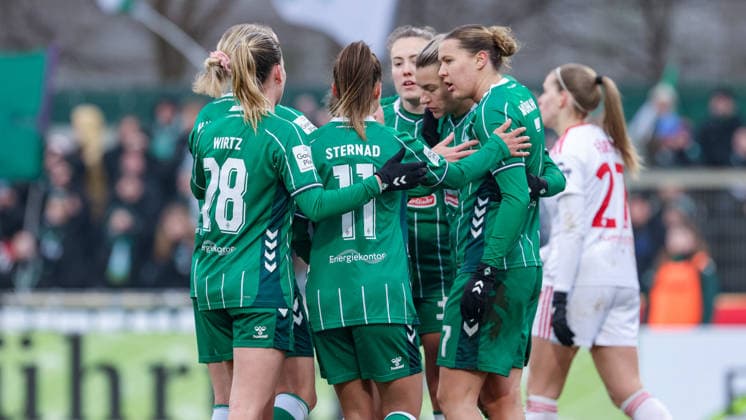 Spielerinnen des SV Werder Bremen mit Torjubel, Jubel, jubeln, jubelt, optimistisch, Spielszene, Highlight, Freude über das Tor zum 1:1, DIE DFB-RICHTLINIEN UNTERSAGEN JEGLICHE NUTZUNG VON FOTOS ALS SEQUENZBILDER UND ODER VIDEOÄHNLICHE FOTOSTRECKEN. DFB REGULATIONS PROHIBIT ANY USE OF PHOTOGRAPHS AS IMAGE SEQUENCES AND OR QUASI-VIDEO., 25.01.2026, (), Fussball, Google Pixel Frauen-Bundesliga, SV Werder Bremen - 1. FC Nürnberg