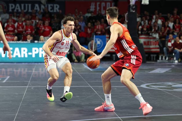 Brae Ivey (Fitness First Wuerzburg Baskets, 11) mit Nenad Dimitrijevic (FC Bayern Basketball, 00), GER, FC Bayern Basketball vs. Fitness First Wuerzburg Baskets, Basketball, easycredit Basketball Bundesliga, 17. Spieltag, Saison 2025 2026, 25.01.2026, GER, FC Bayern Basketball vs. Fitness First Wuerzburg Baskets, Basketball, easycredit Basketball Bundesliga, 17. Spieltag, Saison 2025 2026, 25.01.2026 Muenchen Copyright: xEibner-Pressefoto JennixMaulx EP_JML
