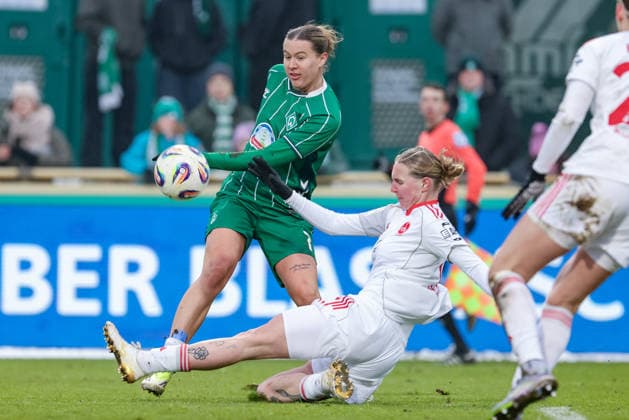 v.li.: Larissa Mühlhaus (SV Werder Bremen, 7) und Oliwia Wos (1. FC Nürnberg, 15) im Zweikampf, Duell, Dynamik, Aktion, Action, Spielszene, DIE DFB-RICHTLINIEN UNTERSAGEN JEGLICHE NUTZUNG VON FOTOS ALS SEQUENZBILDER UND ODER VIDEOÄHNLICHE FOTOSTRECKEN. DFB REGULATIONS PROHIBIT ANY USE OF PHOTOGRAPHS AS IMAGE SEQUENCES AND OR QUASI-VIDEO., 25.01.2026, (), Fussball, Google Pixel Frauen-Bundesliga, SV Werder Bremen - 1. FC Nürnberg