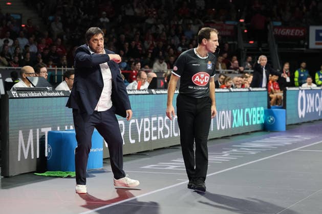 Sasa Filipovski (Fitness First Wuerzburg Baskets, Chef-Trainer) gestikuliert, GER, FC Bayern Basketball vs. Fitness First Wuerzburg Baskets, Basketball, easycredit Basketball Bundesliga, 17. Spieltag, Saison 2025 2026, 25.01.2026, GER, FC Bayern Basketball vs. Fitness First Wuerzburg Baskets, Basketball, easycredit Basketball Bundesliga, 17. Spieltag, Saison 2025 2026, 25.01.2026 Muenchen Copyright: xEibner-Pressefoto JennixMaulx EP_JML