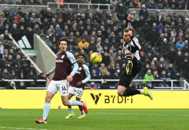 Harvey Barnes of Newcastle United misses the cross Newcastle United v Aston Villa, Premier League, Football, St James Park, Newcastle, UK - 25 Jan 2026Newcastle St James Park United Kingdom EDITORIAL USE ONLY No use with unauthorised audio, video, data, fixture lists, club league logos or live services. Online in-match use limited to 120 images, no video emulation. No use in betting, games or single club league player publications. Copyright: xRichardxLee Shutterstockx 16426080ba