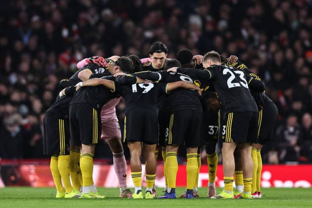London, England, 25th January 2026. Manchester United, ManU players form a huddle ahead of the Arsenal vs Manchester United Premier League match at the Emirates Stadium, London. Picture credit should read: David Klein Sportimage EDITORIAL USE ONLY. No use with unauthorised audio, video, data, fixture lists, club league logos or live services. Online in-match use limited to 120 images, no video emulation. No use in betting, games or single club league player publications. SPI_019_DK_ARSENAL_vs_MAN_UNITED SPI-4480-0019