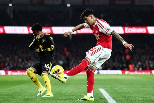 London, England, 25th January 2026. Piero Hincapie of Arsenal clears the ball during the Arsenal vs Manchester United, ManU Premier League match at the Emirates Stadium, London. Picture credit should read: David Klein Sportimage EDITORIAL USE ONLY. No use with unauthorised audio, video, data, fixture lists, club league logos or live services. Online in-match use limited to 120 images, no video emulation. No use in betting, games or single club league player publications. SPI_023_DK_ARSENAL_vs_MAN_UNITED SPI-4480-0023