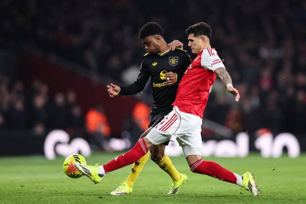 London, England, 25th January 2026. Piero Hincapie of Arsenal tackles Amad Diallo of Manchester United, ManU during the Arsenal vs Manchester United Premier League match at the Emirates Stadium, London. Picture credit should read: David Klein Sportimage EDITORIAL USE ONLY. No use with unauthorised audio, video, data, fixture lists, club league logos or live services. Online in-match use limited to 120 images, no video emulation. No use in betting, games or single club league player publications. SPI_025_DK_ARSENAL_vs_MAN_UNITED SPI-4480-0025
