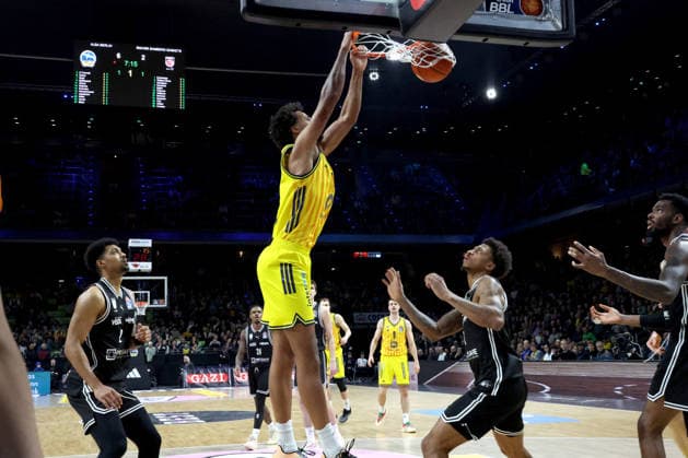 DEU, easyCredit BBL, ALBA vs. BMA365 Bamberg Baskets, 25.01.2026, Max-Schmeling-Halle, Berlin, DEU, easyCredit BBL, ALBA vs. BMA365 Bamberg Baskets, im Bild dunking von Norris Agbakoko (ALBA Berlin 17), Demarcus Demonia (Bamberg 8), Ibrahim Watson-Boye (Bamberg 2)