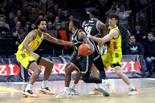 DEU, easyCredit BBL, ALBA vs. BMA365 Bamberg Baskets, 25.01.2026, Max-Schmeling-Halle, Berlin, DEU, easyCredit BBL, ALBA vs. BMA365 Bamberg Baskets, im Bild JONAS MATTISSECK (ALBA Berlin 9), Ejifor Onu (Bamberg 35), Cobe Williams (Bamberg 24)