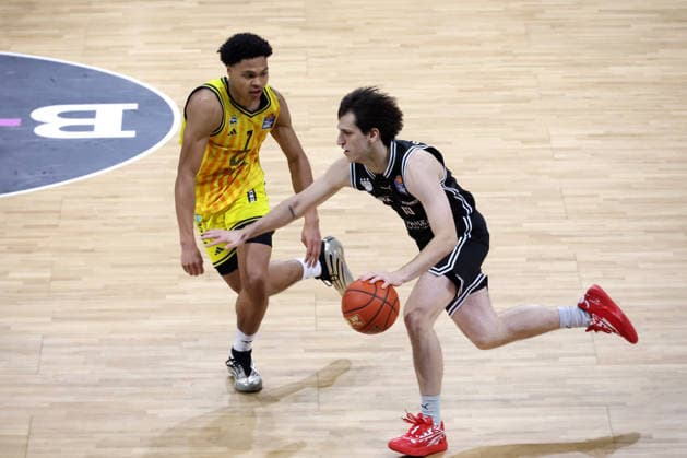 DEU, easyCredit BBL, ALBA vs. BMA365 Bamberg Baskets, 25.01.2026, Max-Schmeling-Halle, Berlin, DEU, easyCredit BBL, ALBA vs. BMA365 Bamberg Baskets, im Bild Jack Kayil( ALBA Berlin 7), Adrian Petkovic (Bamberg 15)