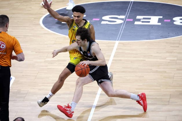 DEU, easyCredit BBL, ALBA vs. BMA365 Bamberg Baskets, 25.01.2026, Max-Schmeling-Halle, Berlin, DEU, easyCredit BBL, ALBA vs. BMA365 Bamberg Baskets, im Bild Jack Kayil( ALBA Berlin 7), Adrian Petkovic (Bamberg 15)