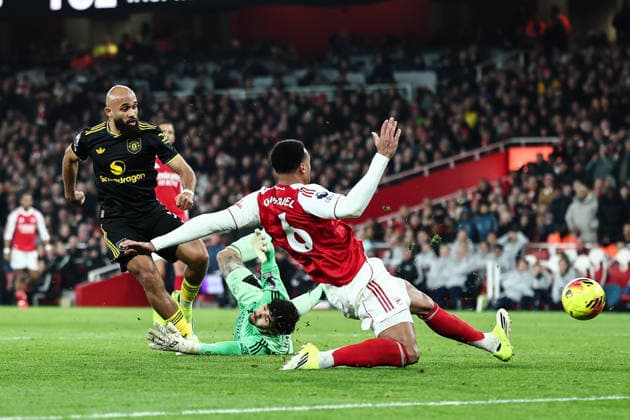 London, England, 25th January 2026. Bryan Mbeumo of Manchester United, ManU scores a goal to make it 1-1 during the Arsenal vs Manchester United Premier League match at the Emirates Stadium, London. Picture credit should read: David Klein Sportimage EDITORIAL USE ONLY. No use with unauthorised audio, video, data, fixture lists, club league logos or live services. Online in-match use limited to 120 images, no video emulation. No use in betting, games or single club league player publications. SPI_044_DK_ARSENAL_vs_MAN_UNITED SPI-4480-0042