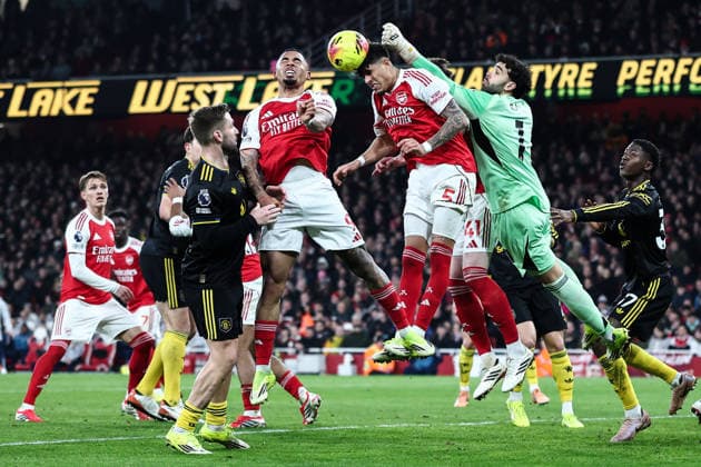 London, England, 25th January 2026. Piero Hincapie of Arsenal heads the ball clear during the Arsenal vs Manchester United, ManU Premier League match at the Emirates Stadium, London. Picture credit should read: David Klein Sportimage EDITORIAL USE ONLY. No use with unauthorised audio, video, data, fixture lists, club league logos or live services. Online in-match use limited to 120 images, no video emulation. No use in betting, games or single club league player publications. SPI_051_DK_ARSENAL_vs_MAN_UNITED SPI-4480-0049