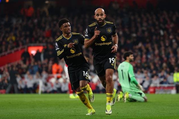 Bryan Mbeumo (R) of Manchester United, ManU celebrates after scoring an equalising goal to make it 1-1 - Arsenal v Manchester United, Premier League, Emirates Stadium, London, UK - 25th January 2026 Editorial Use Only - DataCo restrictions apply Arsenal v Manchester United, Premier League, Football, Emirates Stadium, London, UK - 25 Jan 2026London Emirates Stadium United Kingdom EDITORIAL USE ONLY No use with unauthorised audio, video, data, fixture lists, club league logos or live services. Online in-match use limited to 120 images, no video emulation. No use in betting, games or single club league player publications. Copyright: xMDI Shutterstockx 16429400l