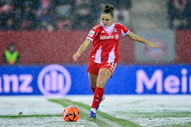 Georgia STANWAY (FC Bayern Muenchen, FCB, 31) am Ball, Freisteller, Einzelbild, Aktion, Action, 25.01.2026, München (Deutschland), Fussball, Google Pixel Frauen-Bundesliga, FC Bayern München - RB Leipzig, DFB DFL REGULATIONS PROHIBIT ANY USE OF PHOTOGRAPHS AS IMAGE SEQUENCES AND OR QUASI-VIDEO.