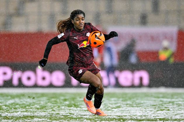 Delics Boboy (RB Leipzig, 17) am Ball, Freisteller, Einzelbild, Aktion, Action, 25.01.2026, München (Deutschland), Fussball, Google Pixel Frauen-Bundesliga, FC Bayern München - RB Leipzig, DFB DFL REGULATIONS PROHIBIT ANY USE OF PHOTOGRAPHS AS IMAGE SEQUENCES AND OR QUASI-VIDEO.