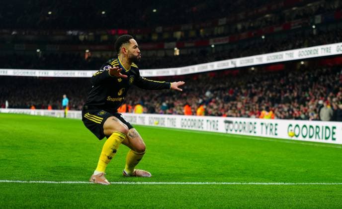 Matheus Cunha of Manchester United, ManU celebrates scoring a goal after making it 3-2 Arsenal v Manchester United, Premier League, Football, Emirates Stadium, London, UK - 25 Jan 2026London Emirates Stadium United Kingdom EDITORIAL USE ONLY No use with unauthorised audio, video, data, fixture lists, club league logos or live services. Online in-match use limited to 120 images, no video emulation. No use in betting, games or single club league player publications. Copyright: xJavierxGarcia Shutterstockx 16426081au