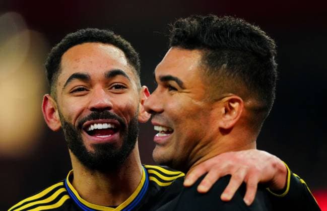 Matheus Cunha of Manchester United, ManU celebrates with Casemiro at full time Arsenal v Manchester United, Premier League, Football, Emirates Stadium, London, UK - 25 Jan 2026London Emirates Stadium United Kingdom EDITORIAL USE ONLY No use with unauthorised audio, video, data, fixture lists, club league logos or live services. Online in-match use limited to 120 images, no video emulation. No use in betting, games or single club league player publications. Copyright: xJavierxGarcia Shutterstockx 16426081bd