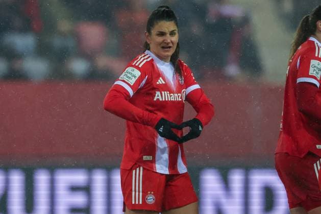 Jovana Damnjanovic 9 (FC Bayern Muenchen Frauen) jubelt, formt ein Herz, nach ihrem Tor zum 3:0, Emotion, Freude, FC Bayern Muenchen Frauen vs. RB Leipzig Frauen, Fussball, Frauen, Google Pixel Bundesliga, Saison 2025 2026, 15. Spieltag, 25.01.2026 DFB regulations prohibit any use of photographs as image sequences and or quasi-video Muenchen Bayern Deutschland