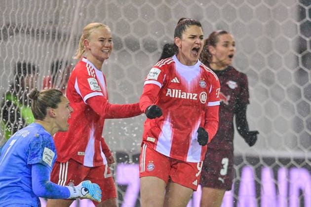v.li.: Elvira Herzog (Torwart, RB Leipzig, 1) enttaeuscht schauend, Enttaeuschung, Frustration, disappointed, pessimistisch, Pernille HARDER (FC Bayern Muenchen, FCB, 21) und Torschuetzin Jovana DAMNJANOVIC (FC Bayern Muenchen, FCB, 9) mit Torjubel, Jubel, Torjubel, Torerfolg, celebrate the goal, goal, celebration, Jubel ueber das Tor zum 3:0, optimistisch, Action, Aktion, Andrea Norheim (RB Leipzig, 3) enttaeuscht schauend, Enttaeuschung, Frustration, disappointed, pessimistisch, 25.01.2026, München (Deutschland), Fussball, Google Pixel Frauen-Bundesliga, FC Bayern München - RB Leipzig, DFB DFL REGULATIONS PROHIBIT ANY USE OF PHOTOGRAPHS AS IMAGE SEQUENCES AND OR QUASI-VIDEO.