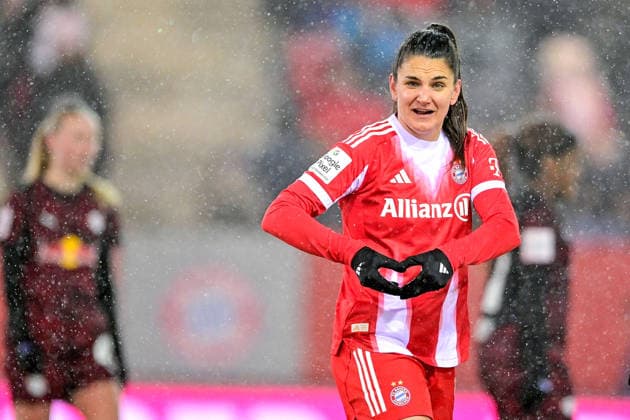Torschuetzin Jovana DAMNJANOVIC (FC Bayern Muenchen, FCB, 9) mitz Torjubel, Jubel, Torjubel, Torerfolg, celebrate the goal, goal, celebration, Jubel ueber das Tor, optimistisch, Action, Aktion, 25.01.2026, München (Deutschland), Fussball, Google Pixel Frauen-Bundesliga, FC Bayern München - RB Leipzig, DFB DFL REGULATIONS PROHIBIT ANY USE OF PHOTOGRAPHS AS IMAGE SEQUENCES AND OR QUASI-VIDEO.