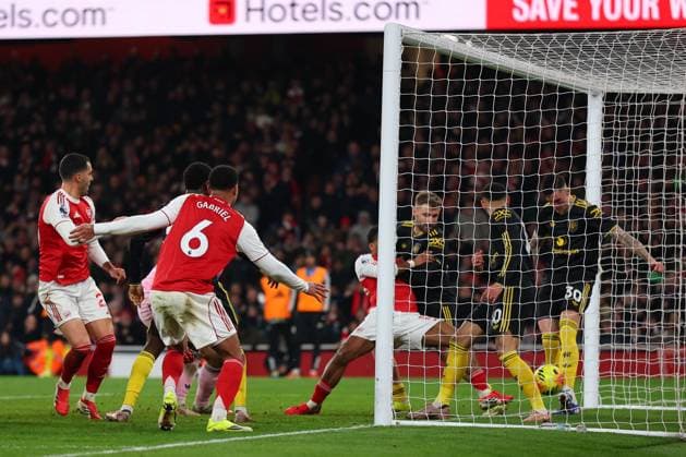 Mikel Merino of Arsenal scores an equalising goal to make either 2-2 - Arsenal v Manchester United, ManU Premier League, Emirates Stadium, London, UK - 25th January 2026 Editorial Use Only - DataCo restrictions apply Arsenal v Manchester United, Premier League, Football, Emirates Stadium, London, UK - 25 Jan 2026London Emirates Stadium United Kingdom EDITORIAL USE ONLY No use with unauthorised audio, video, data, fixture lists, club league logos or live services. Online in-match use limited to 120 images, no video emulation. No use in betting, games or single club league player publications. Copyright: xMDI Shutterstockx 16429400ac