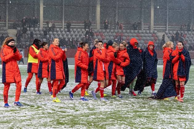 Die Bayernspielerinnen feiern den Sieg GER, FC Bayern Muenchen Frauen vs. RB Leipzig, Fussball, Google Pixel Frauen-Bundesliga, 15. Spieltag, Saison 2025 2026, 25.01.2026. (DFL DFB REGULATIONS PROHIBIT ANY USE OF PHOTOGRAPHS as IMAGE SEQUENCES and or QUASI-VIDEO). GER, FC Bayern Muenchen Frauen vs. RB Leipzig, Fussball, Google Pixel Frauen-Bundesliga, 15. Spieltag, Saison 2025 2026, 25.01.2026. Muenchen Copyright: xEibner-Pressefoto HeikexFeinerx EP_HFR