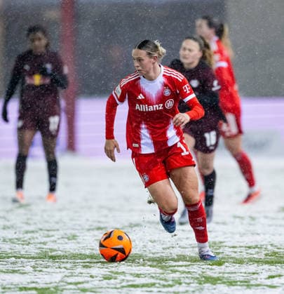 Klara Buehl (FC Bayern Muenchen Frauen, 17) GER, FC Bayern Muenchen Frauen vs. RB Leipzig, Fussball, Google Pixel Frauen-Bundesliga, 15. Spieltag, Saison 2025 2026, 25.01.2026. (DFL DFB REGULATIONS PROHIBIT ANY USE OF PHOTOGRAPHS as IMAGE SEQUENCES and or QUASI-VIDEO). GER, FC Bayern Muenchen Frauen vs. RB Leipzig, Fussball, Google Pixel Frauen-Bundesliga, 15. Spieltag, Saison 2025 2026, 25.01.2026. Muenchen Copyright: xEibner-Pressefoto HeikexFeinerx EP_HFR