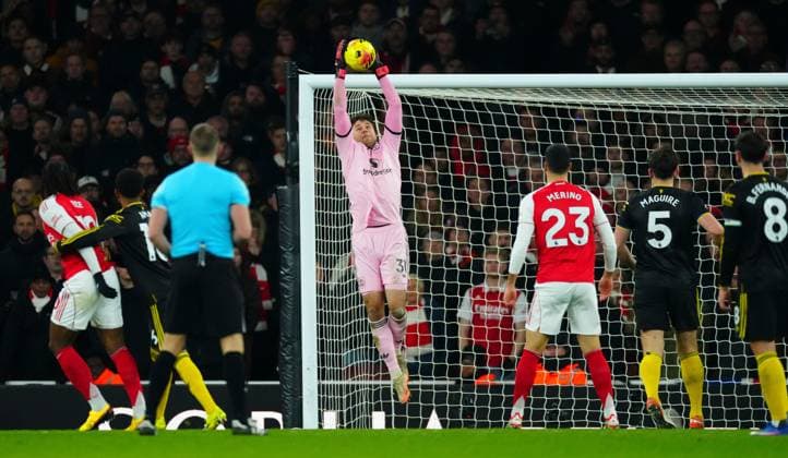 Manchester United, ManU goalkeeper Senne Lammens Arsenal v Manchester United, Premier League, Football, Emirates Stadium, London, UK - 25 Jan 2026London Emirates Stadium United Kingdom EDITORIAL USE ONLY No use with unauthorised audio, video, data, fixture lists, club league logos or live services. Online in-match use limited to 120 images, no video emulation. No use in betting, games or single club league player publications. Copyright: xJavierxGarcia Shutterstockx 16426081cy