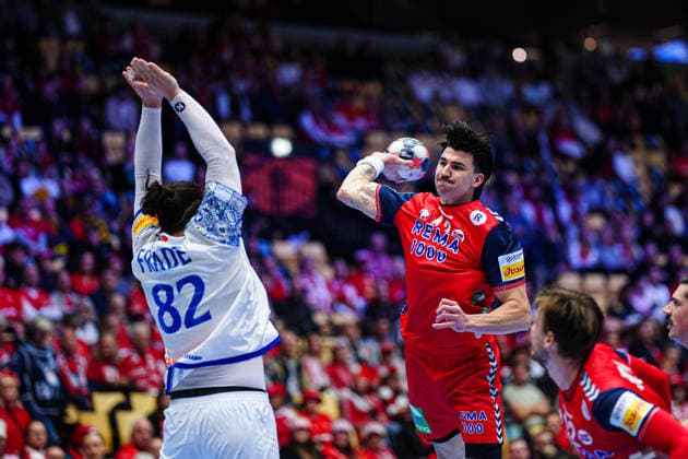 Wurf Tor Simen Lyse (Norwegen, 43), Luis Frade (Portugal, 82) DEN, Portugal vs. Norwegen, Handball, EHF Europameisterschaft 2026, Hauptrunde, Spieltag 3, 26.01.2026 DEN, Portugal vs. Norwegen, Handball, EHF Europameisterschaft 2026, Hauptrunde, Spieltag 3, 26.01.2026 Herning Copyright: xEibner-Pressefoto MarcelxvonxFehrnx EP_MFN