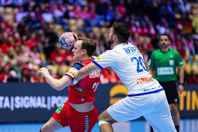 Tobias Groendahl (Norwegen, 22), Miguel Neves (Portugal, 20) DEN, Portugal vs. Norwegen, Handball, EHF Europameisterschaft 2026, Hauptrunde, Spieltag 3, 26.01.2026 DEN, Portugal vs. Norwegen, Handball, EHF Europameisterschaft 2026, Hauptrunde, Spieltag 3, 26.01.2026 Herning Copyright: xEibner-Pressefoto MarcelxvonxFehrnx EP_MFN