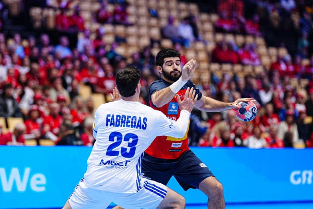 Ludovic Fabregas (Frankreich, 23), Imanol Garciandia (Spanien, 18) DEN, Spanien vs. Frankreich, Handball, EHF Europameisterschaft 2026, Hauptrunde, Spieltag 3, 26.01.2026 DEN, Spanien vs. Frankreich, Handball, EHF Europameisterschaft 2026, Hauptrunde, Spieltag 3, 26.01.2026 Herning Copyright: xEibner-Pressefoto MarcelxvonxFehrnx EP_MFN